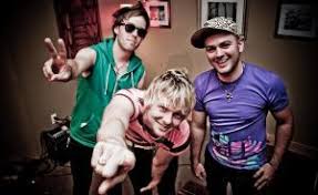 Mikey i can take you to the room or i can take you to the beach but we gotta leave at 9 'cause i gotta get my sleep you can be the early bird, i'ma give you that worm Social House Discuss Their Single Magic In The Hamptons Working With Lil Yachty And What S Next For Them Stitched Sound