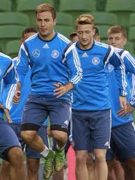 Mario Gotze Marco Reus And Toni Kroos In Training Diemannschaft Toni Kroos International Football Mario Gotze