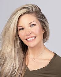 Deanna Vezina's Instagram, Twitter & Facebook