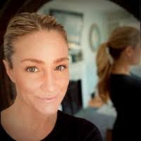 Kari Meadows's Instagram, Twitter & Facebook