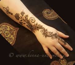 See more ideas about henna tattoo, henna, henna designs. Henna Tattoo Zubehor Berlin Henna Kunst Mehndi Henna Malerei Kunst Am Korper Henna Zubehor Bei Olga Engelhardt