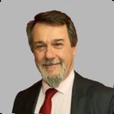 𝗦𝗢𝗡𝗢 𝗨𝗡𝗔 𝗘𝗗𝗜𝗧𝗢𝗥, 𝗡𝗢𝗡 𝗦𝗢𝗡𝗢 𝗨𝗡'𝗔𝗠𝗜𝗖𝗔! (semicit.)  Potremmo parafrasare in questo modo il titolo della celebre canzone di  Rosanna Fratello 𝘚𝘰𝘯𝘰 𝘶𝘯𝘢 𝘥𝘰𝘯𝘯𝘢, 𝘯𝘰𝘯…