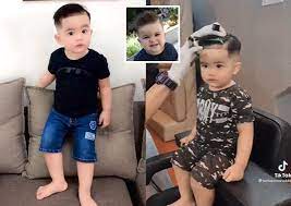 Style rambut bagi para lelaki tentu saja merupakan salah satu perkara yang sangat penting dan tidak boleh sembarangan dan juga fesyen rambut pendek hampir selalu merupakan pilihan terbaik bagi seorang lelaki. Dah La Sopan Kacak Pula Ramai Cair Video Kanak Kanak Gunting Rambut Raih Hampir 2 Juta Views Emaknya Tiru Gaya Mat Salih Memang Jadi Macam Dalam Gambar Viral Mstar