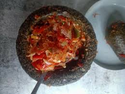Belut (dipotong kecil) 2 biji bawang besar (dimayang bulat). Kalori Ikan Keli Goreng Sambal