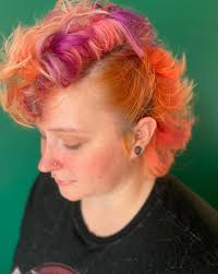 🌟 Small Business Shout Out! 🌟 I love supporting local talent, and today I  want to highlight Creative Caitlin! Caitlin is a traveling hairstylist who  brings the salon experience right to your