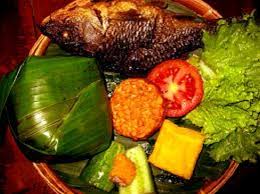 Bumbu oles ikan bakar yang digunakan cukup sederhana dan cara membuat ikan mas bakar sambal kecap ini juga mudah. Resep Masakan Ikan Mas Bakar Sunda Yang Enak Spesial Namun Sederhana Dan Juga Lezat Selerasa Com