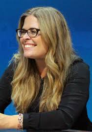Bpr dana raya memiliki visi membangun bpr yang sehat, kuat dan besar melalui produk dan jasa layanan yang berciri khas untuk kesejahteraan masyarakat bpr dana raya merupakan kantor bayar atau mitra resmi pt. Jennifer Lee Filmmaker Wikipedia