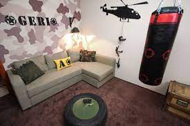 See more ideas about army bedroom, camo rooms, camo bedroom. Kikepzes In Dul Juditu Army Bedroom Military Kids Room Military Bedroom