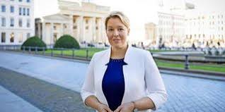 Giffey doktorarbeit / franziska giffey hat ihre doktorarbeit vielleicht abgeschrieben sie will das selbst rausfinden watson : Franziska Giffey Unter Plagiatsverdacht Vom Shooting Star Zum Politischen Sorgenkind