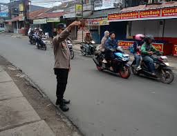 Polsek Cimahi Selatan Laksanakan Pos Gatur Pagi, Situasi Arus Lalu Lintas  Lancar