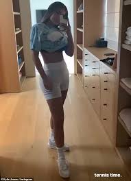 The keeping up with the kardashians star brought along a very special guest to celebrate the launch of her new summer body care launches. Kylie Jenner Shares Very Stylish Monday Morning Glam Look Readsector