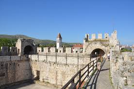 Eine weitere historische stadt ist trogir mit seiner alten kathedrale. Stadt Trogir Kroatien Eine Geschichtstrachtige Kleinstadt My Luxoria Journal
