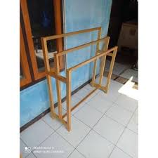 Karena kami ingin membantu anda mendapatkan solusi penyimpanan terbaik untuk pakaian dan kamar tidur anda, lemari pakaian kami memiliki berbagai gaya dan ukuran. Jual Produk Rak Baju Kayu Harga Promo Diskon Blibli Com