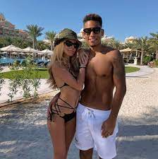 Darunter sind ina aogo oder cathy hummels, die sich unbesorgt am strand präsentieren. Ina Aogo Aussert Sich Nach Rassistischer Nachricht An Dennis Promiflash De