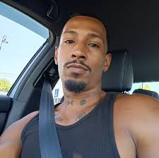 Who can install a fence in Saugerties Village, Hudson Valley, New York?