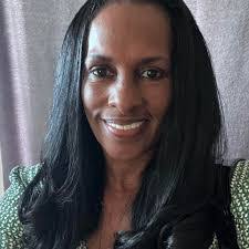 Dinah Briggs's Instagram, Twitter & Facebook