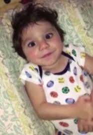 Comovente: casal salva órfão de 7 anos que pesava 3,6 kg e estava à beira  da morte