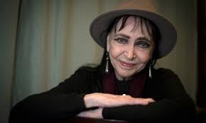 Dennis berry, les adieux déchirants de l'époux d'anna karina bien évidemment, dennis berry, son époux, celui au côté duquel la comédienne de la nouvelle vague a poussé son dernier souffle, était présent pour faire ses adieux. Sixties Icon Anna Karina Revels In Comeback At 77 Egypttoday