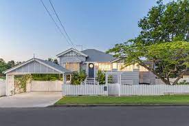 4 Bedroom House For Sale At 7 Lethem Street Hendra Qld 4011 View Property Photos Floor Plans L In 2020 Hamptons House Exterior Brick Exterior House Carport Designs
