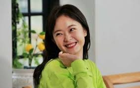 Bildiğiniz gibi, jung so min 'golden slumber' filminde konuk oyuncu olarak yer almıştı. Jeon So Min Running Man
