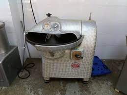 Gama de produse cuprinde crenvursti de porc si de vita, salam de vara uscat, parizer, toba, caltabos sau carnatii de porc proaspeti sau uscati. Valy Horeca Utilaje Carmangerie Second Hand Locatie Facebook