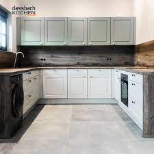 sie mochten wissen wie ihre neue dassbach kuche bei ihnen zuhause aussehen konnte unsere monteure machen regelmassig s landhauskuche kuchenmontage einbaukuche