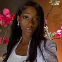 Erin Strachan's Instagram, Twitter & Facebook