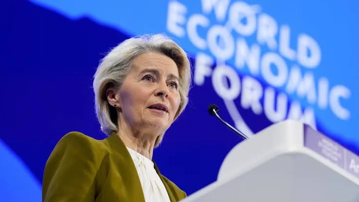 Chủ tịch Ủy ban châu Âu Ursula von der Leyen vượt qua cuộc bỏ phiếu tín
