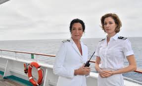Als kapitän eines frachtschiffs wurden er und seine crew vor jahren von piraten überfallen. Zdf Das Traumschiff Alle Jahre Wieder Kreuzfahrtautorin Brina Stein