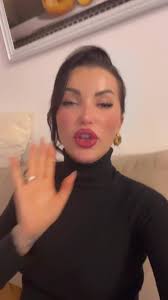 Amber Candy: Historia e vetes energjike