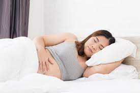 Salah satu posisi tidur yang cukup baik untuk ibu hamil yakni tengkurap. Posisi Tidur Paling Aman Untuk Ibu Hamil 7 Bulan Ke Atas Honestdocs