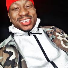 Avery Floyd (@averykoolartist)