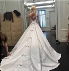 Η παρουσιάστρια του «so you think you can dance» δούκισσα νομικού ένα μήνα πριν ανέβει τα σκαλιά της εκκλησίας στο πλευρό του δημήτρη θεοδωρίδη, φωτογραφίζεται για το instyle με total white look και μιλάει για τον γάμο της. H Proba Nyfikoy Ths Doykissas Nomikoy Photos To Pontiki