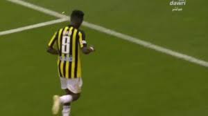 وارتبط المولد بقصة طريفة تجمعه بالنجم الأرجنتيني ليونيل ميسي صاحب الرقم القياسي لجائزة أفضل لاعب في العالم 5 مرات، بعدما قام بعمل غمزه بعينه لميسي ، قبيل مباراة الأرجنتين والسعودية الودية التي أقيمت عام 2012، والتي نالت اهتمام وسائل الإعلام حينها. ÙÙ‡Ø¯ Ø§Ù„Ù…ÙˆÙ„Ø¯ ÙŠÙØ§Ø¬Ø¦ Ø¬Ù…Ø§Ù‡ÙŠØ± Ø§Ù„Ù†ØµØ± Ø¨Ø¨Ø« Ù…Ø¨Ø§Ø´Ø± ÙˆÙŠØ¹Ù„Ù‚ Ø¹Ù„Ù‰ Ø§Ù„Ø§Ø­ØªÙØ§Ù„ÙŠØ© Ø§Ù„Ù…Ø«ÙŠØ±Ø© Ù„Ù„Ø¬Ø¯Ù„ Ø´Ø§Ù‡Ø¯ Ø¨Ø§Ù„ÙÙŠØ¯ÙŠÙˆ Ù…Ø§Ø°Ø§ Ù‚Ø§Ù„ Ø§Ù„Ù…ÙŠØ¯Ø§Ù† Ø§Ù„ÙŠÙ…Ù†ÙŠ