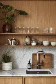 Karleken Till Ek Genomsyrar Filippa Och Oscars Hem Pa Soder In 2020 Home Kitchens Kitchen Inspirations Kitchen Interior