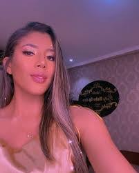 Ester Fernandes's Instagram, Twitter & Facebook