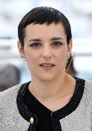 750 Jehnny beth Stockbilder, redaktionelle Bilder und Stockfotos