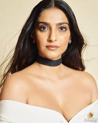 Sonam Kapoor Photos - Bollywood Actress photos, images, gallery, stills and  clips - IndiaGlitz.com