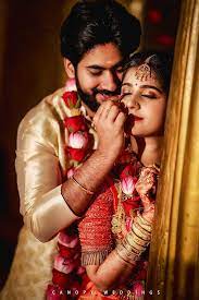 In recent years traditions have changed to include a father. Beautiful Hindu Bride Canopy Weddings Photo Poses For Couples Indian Wedding Poses Wedding Couple Poses