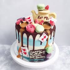 This alice in wonderland party food idea is super easy but we'll bet not many people would think of it! Designer Alice In Wonderland Cake Anges De Sucre Anges De Sucre