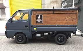 軽トラックををレインブーツネイビーで全塗装 刷毛 ハケ ローラーで車をdiyで全塗装しよう 軽トラック トラック トラックでキャンプ