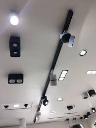 Pin By Li Qun On תאורה Showroom Interior Design Lighting Showroom Showroom Design