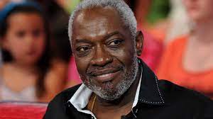 They spent two years during which jacob learned the guitar with friends, close to youssou n'dour then they returned to marseille. A Zytpeyizuqdm