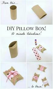 Das geschenk in die der geschenkbox verstauen. Klorollen Valentines Verpackung Geschenk Muttertag Einfach Pillow Kleine Boxes Diy Ausdiy Valentines Bricolage Saint Valentin Diy Boites Berlingot