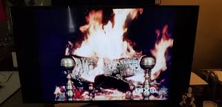 The yule log is a television program which airs traditionally on christmas eve or christmas morning, originally on new york city television station wpix but now on many other stations. Wpix Yule Log Pixyulelog Twitter