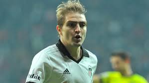 Caner erkin, 2009 yılında asena erkin atalay ile tanıştı 7 aylık flörtün ardından 18 haziran 2010 tarihinde evlendiler. Son Dakika Caner Erkin Galatasaray A Transfer Oluyor Son Dakika Spor Haberleri