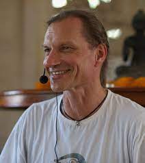 Gregor maehle has studied yoga since 1982, focusing on ashtanga yoga since 1990. Gregor Maehle 8 Limbs Yoga