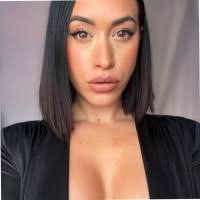 Sara Pavon's Instagram, Twitter & Facebook