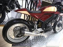 Meski bertampang jadul, motor ini disematkan berbagai perangkat terkini. Modifikasi Yamaha Xsr155 Bergaya Motor Balap Jadul