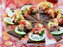 Pumpernickel Mit Tatar Aus Hering Rezept Rezepte Hering Lebensmittel Essen